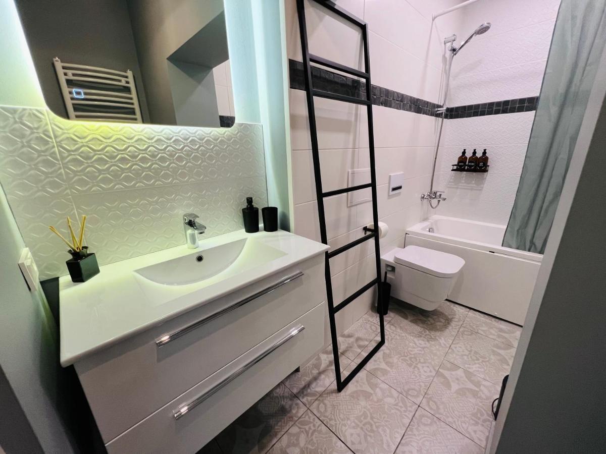 The Right Coast Apartment With Free Private Parking Рига Екстериор снимка